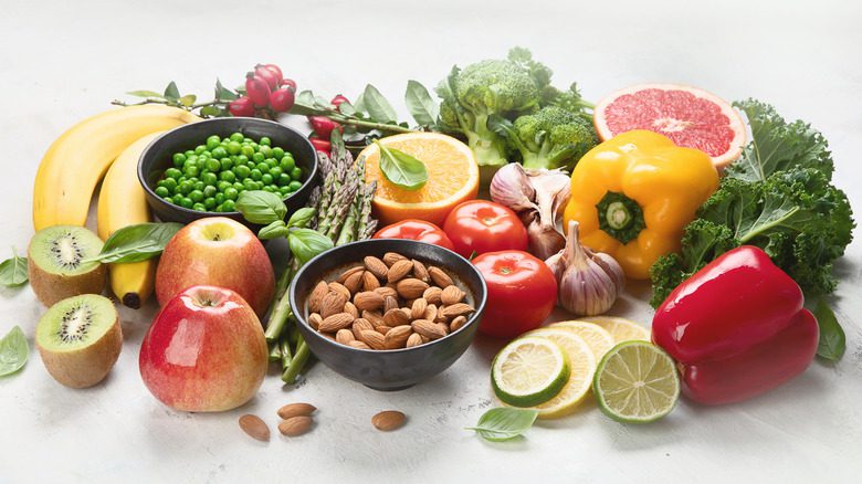 ассортимент продуктов с высоким содержанием витамина С
