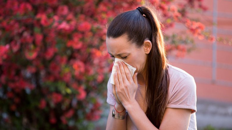 женщина в менопаузе с аллергией